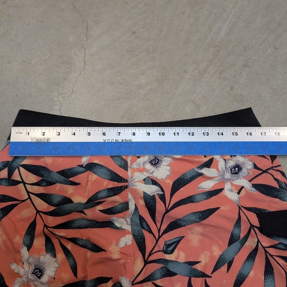 Volcom Mod-Tech Wave Pattern Shorts Men's 33 - Picture 5 of 5